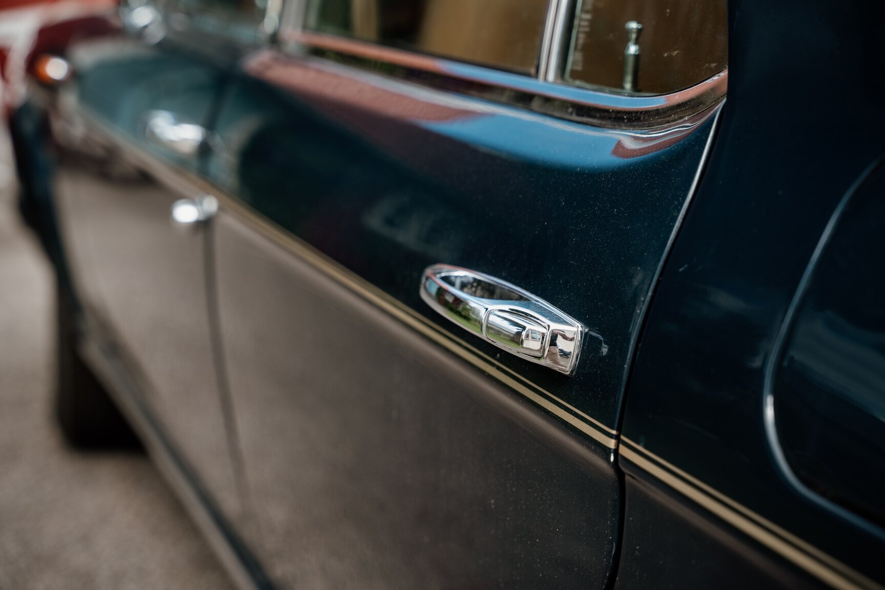 Exterior image of 1982 Rolls Royce Silver Spirit