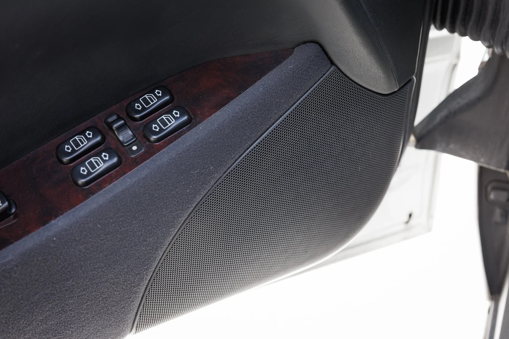 Innenraumfoto von 2000 Mercedes-Benz CL 600 (5)