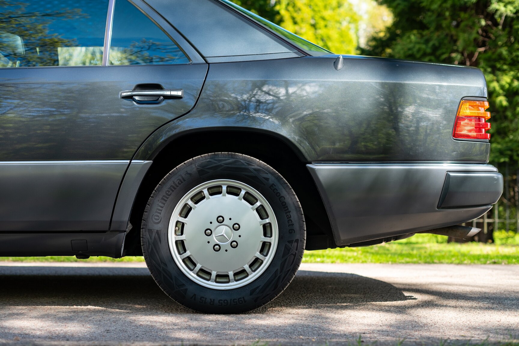 Exterior image of 1993 Mercedes-Benz 400 E