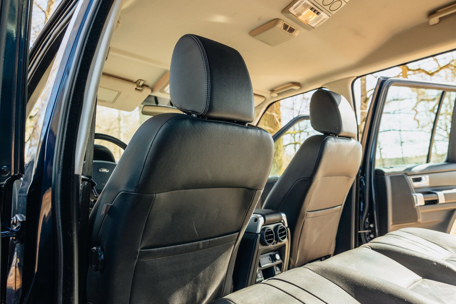 Innenraumfoto von 2015 Land Rover Discovery 3.0 TDV6