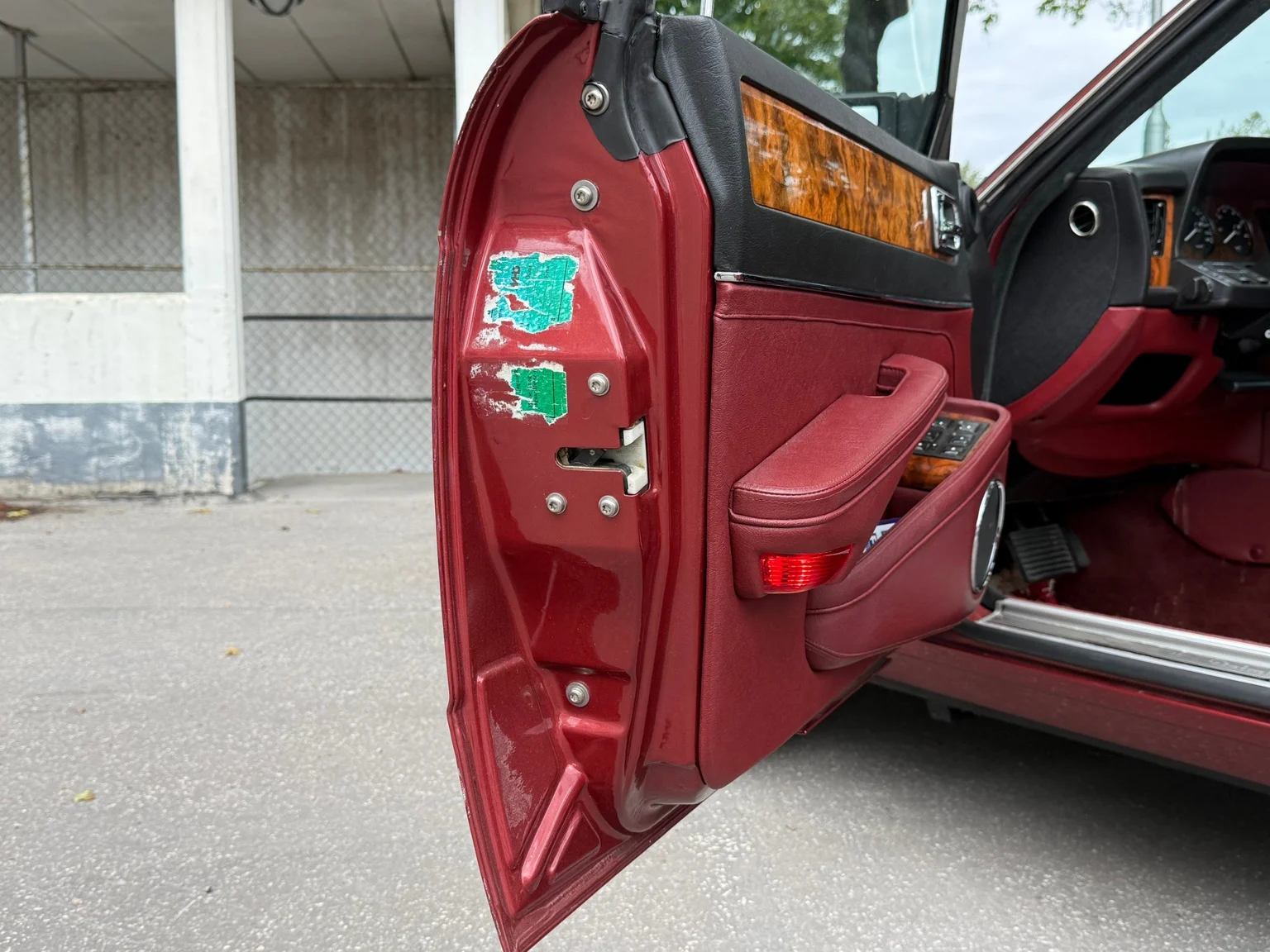 Interior image of 1988 Daimler Six (2)
