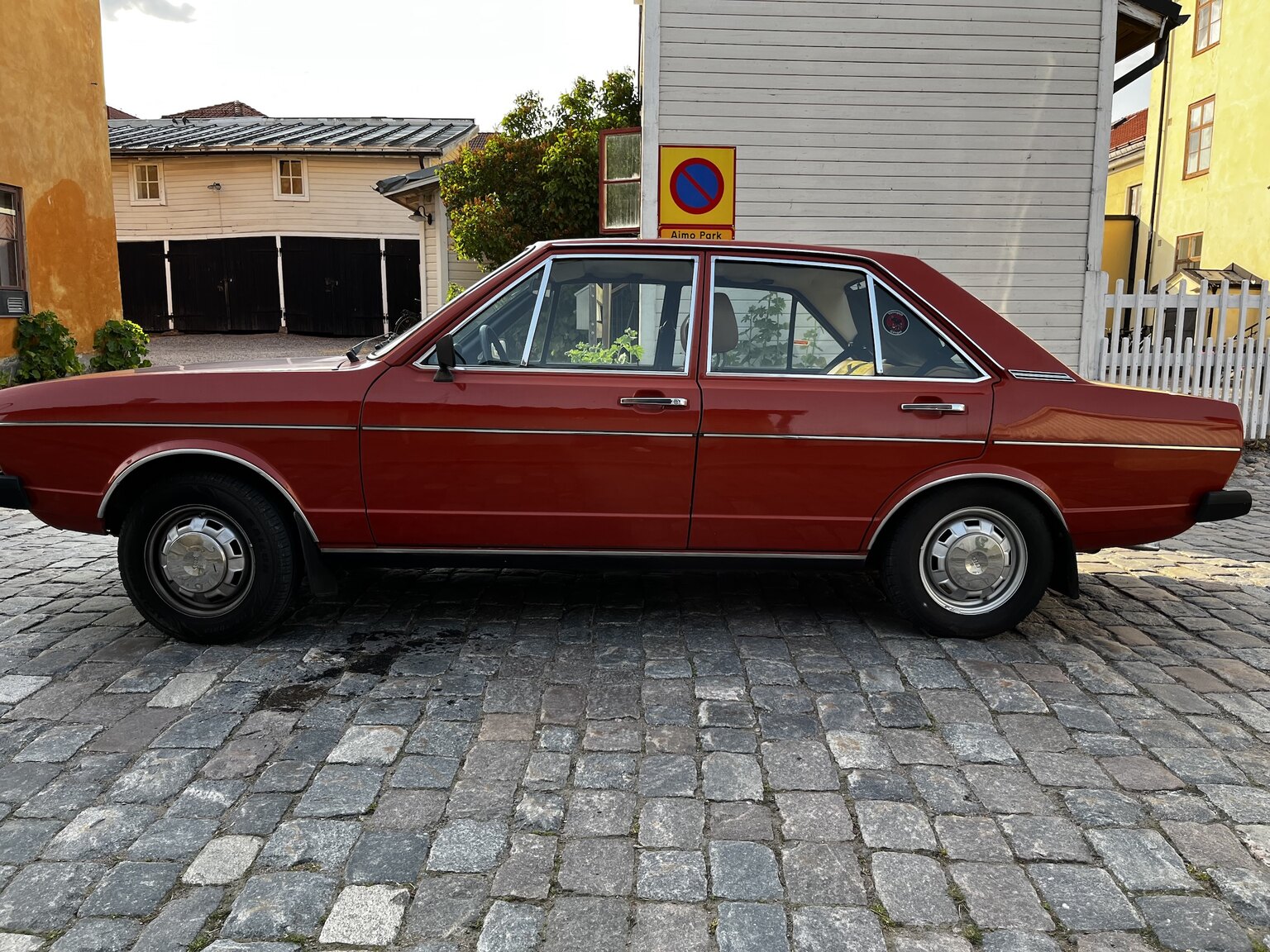 Exterior image of 1976 Audi 80 GL B1  (25)