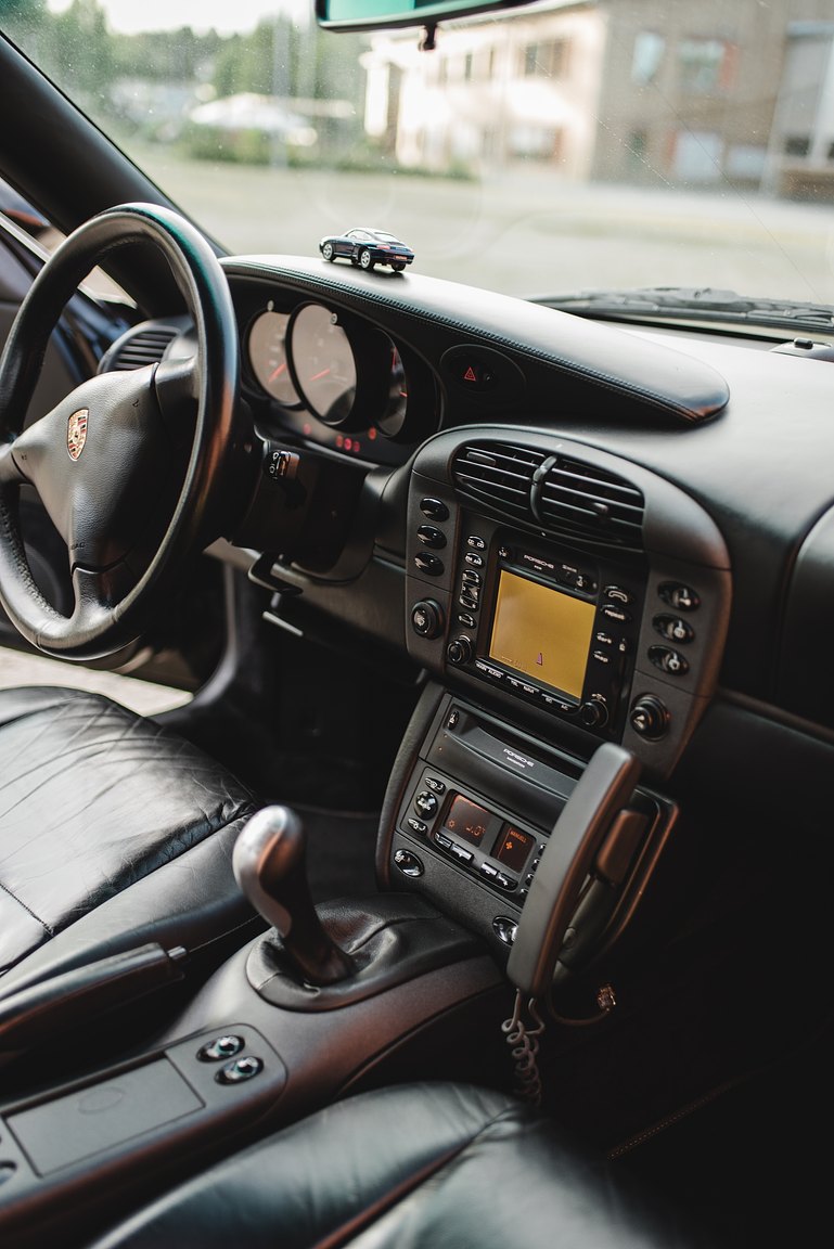 Interior image of 1998 Porsche 996 Carrera 
