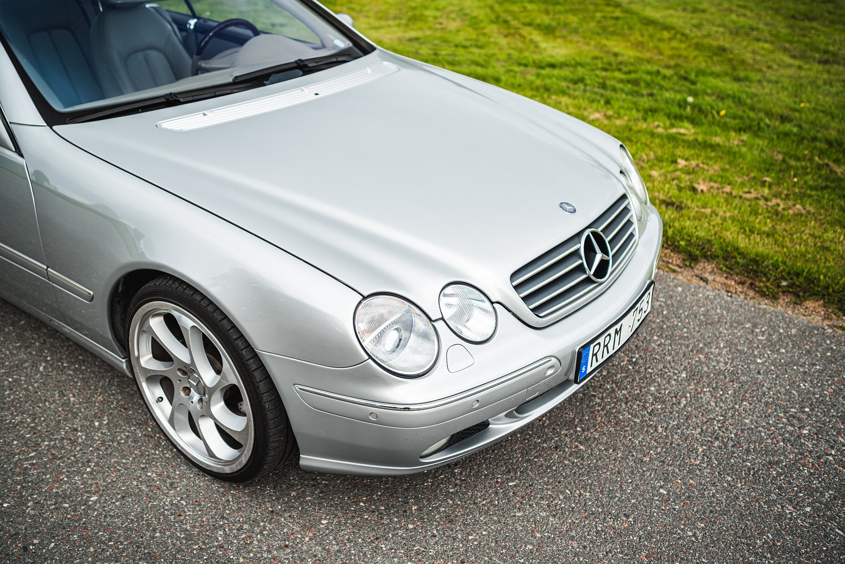 Exterior image of 2000 Mercedes-Benz CL 500