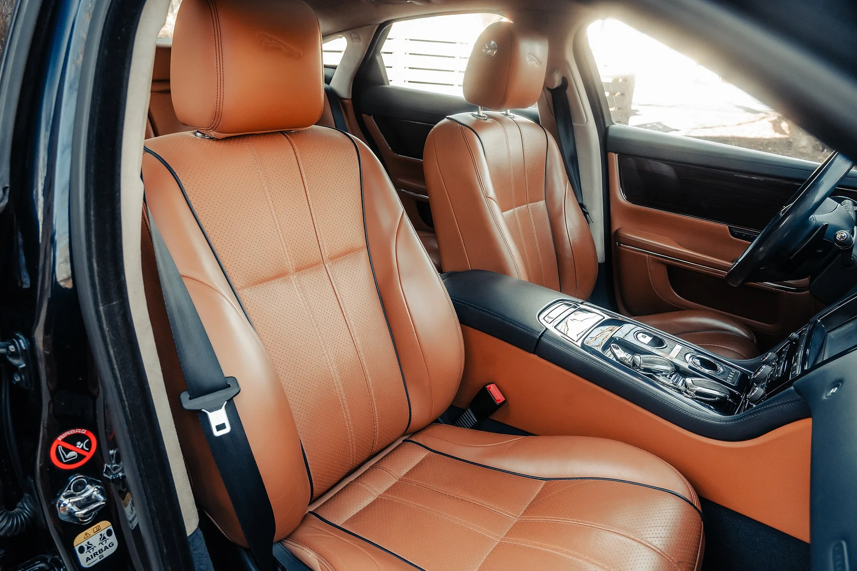 Innenraumfoto von 2012 Jaguar XJ (45)