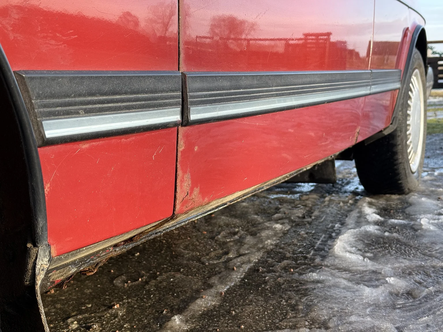 Exterior image of 1991 SAAB 900S Turbo 2-door (41)