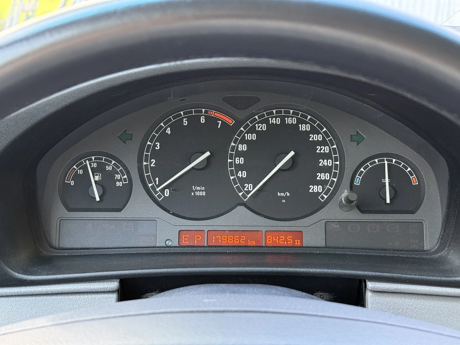 Innenraumfoto von 1994 BMW 840Ci (56)