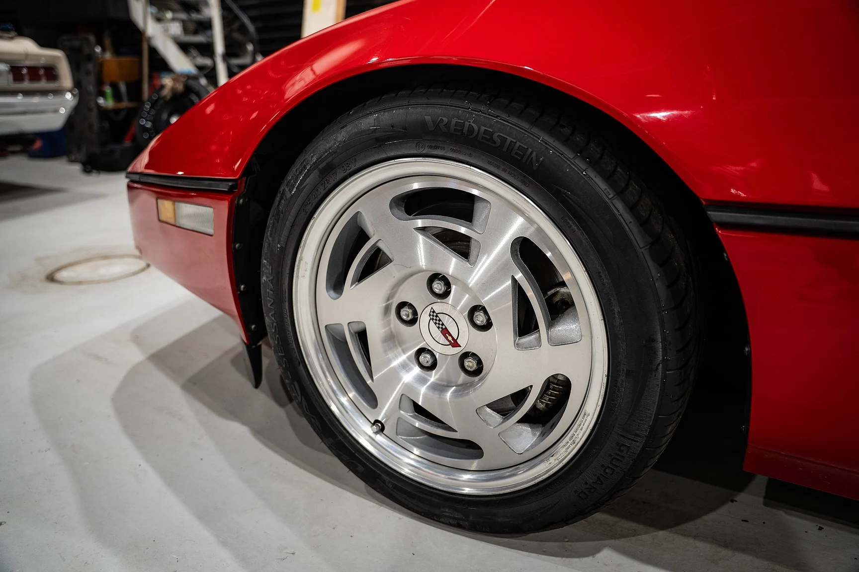 Exterior image of 1990 Chevrolet Corvette ZR-1 (2)