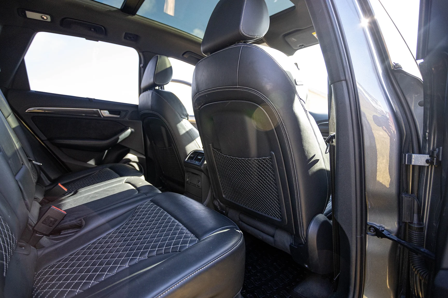 Innenraumfoto von 2017 Audi SQ 5 Plus TDI (39)