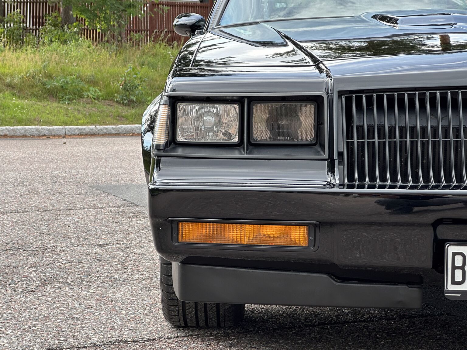Exterior image of 1987 Buick Grand National "GNX" (19)