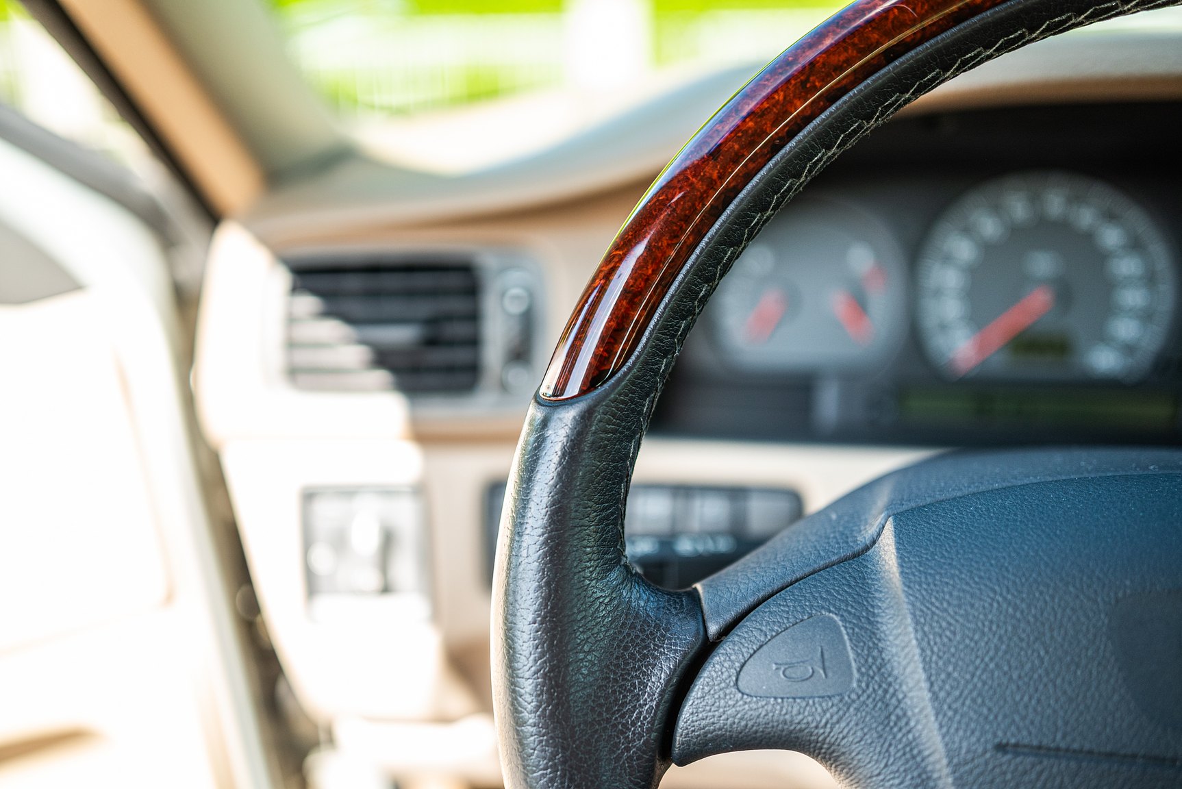 Interior image of 2000 Volvo V70 XC 2.4 T AWD 
