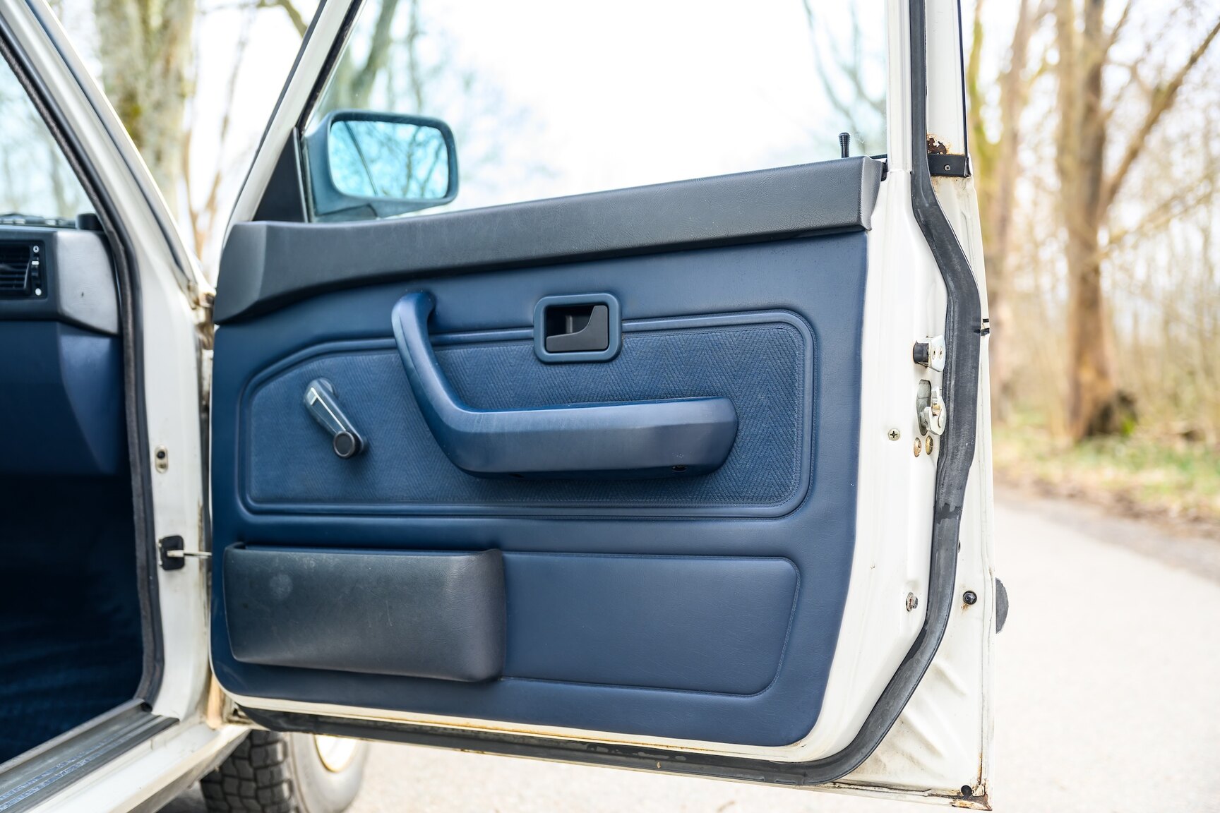 Interior image of 1986 BMW 520i