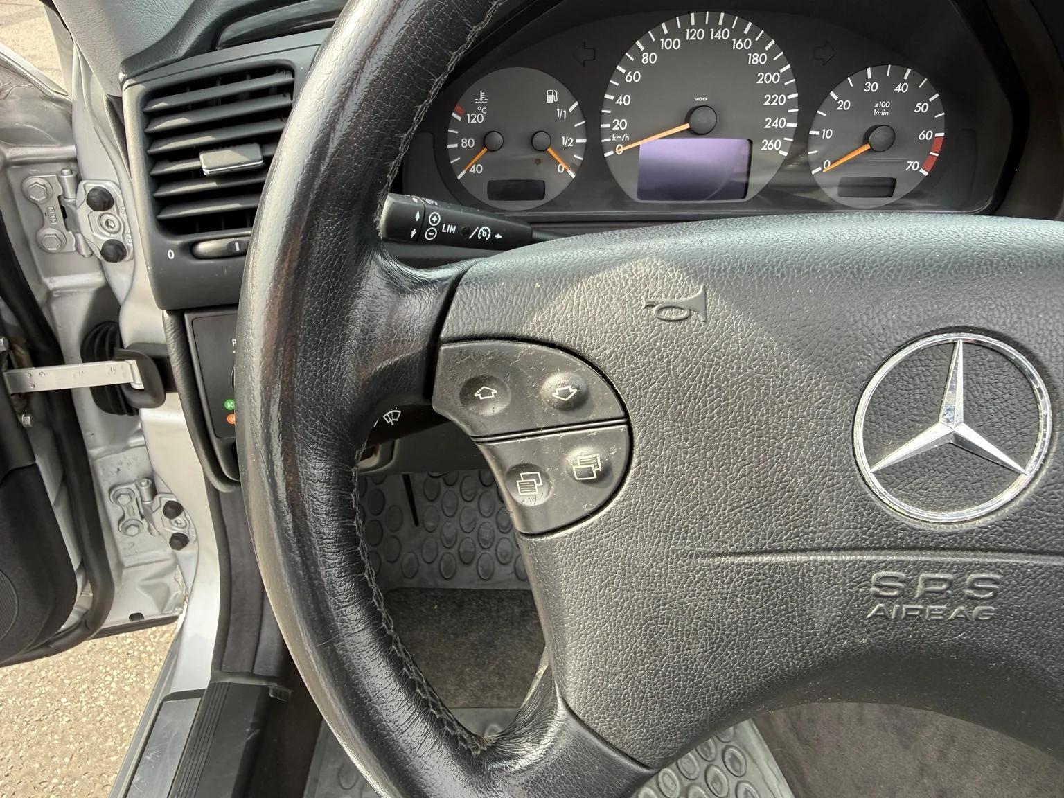 Interiörbild 2001 MERCEDES-BENZ CLK 230 Kompressor Cabriolet (13)