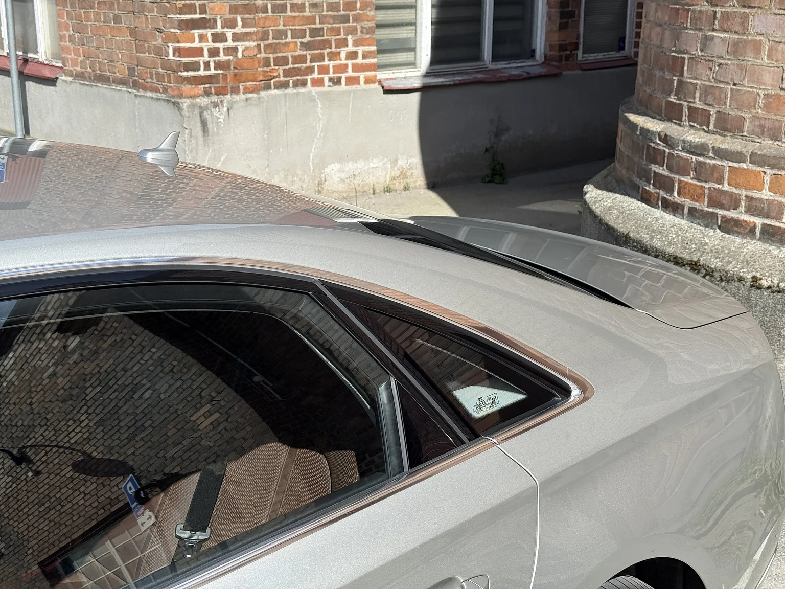 Exterior image of 2014 Audi A8 4.0 TFSI (27)