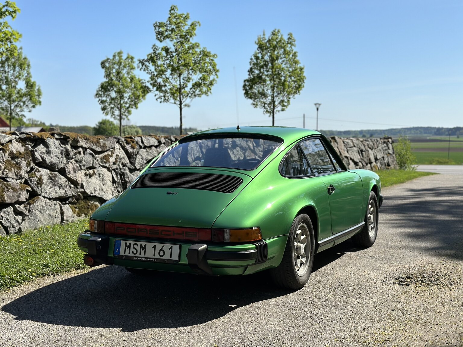Exterior image of 1975 Porsche 911