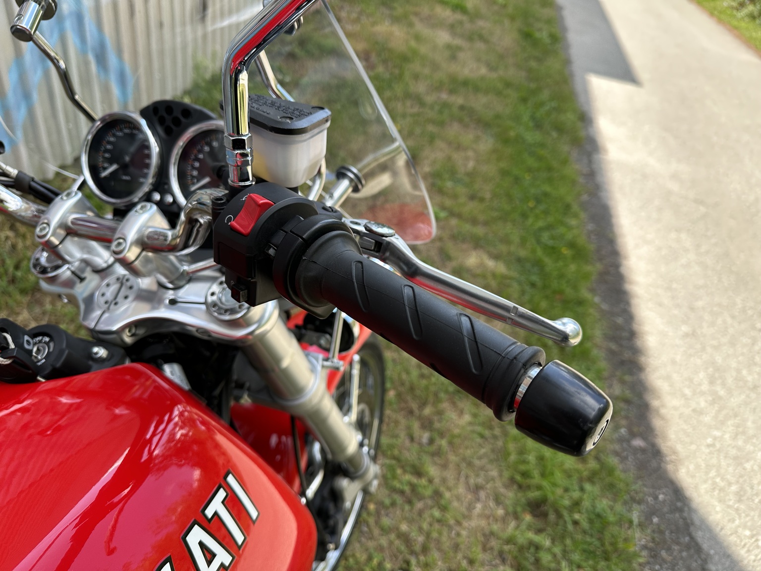 Aussenfoto 2006 Ducati 1000 GT (54)