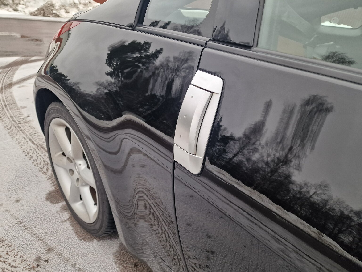 Exterior image of 2004 Nissan 350Z