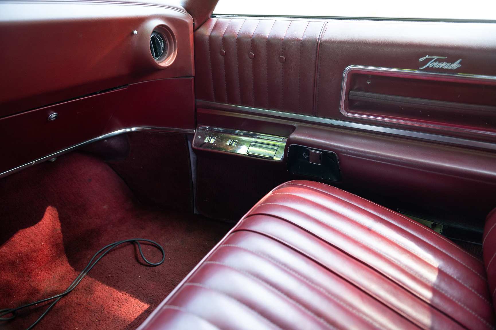 Interior image of 1968 Oldsmobile Toronado (18)