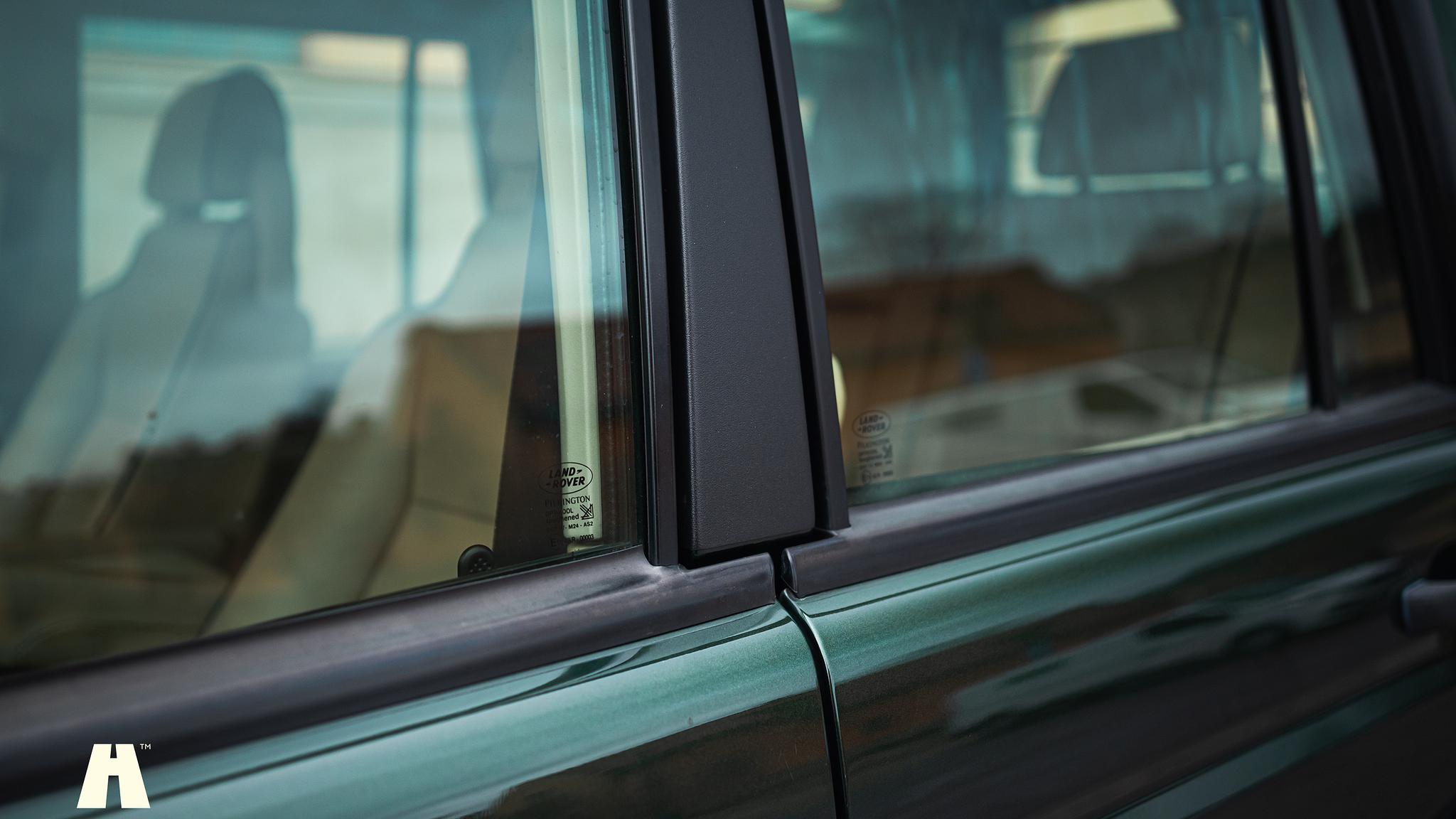 Exterior image of 2003 Land Rover Discovery II, 2003