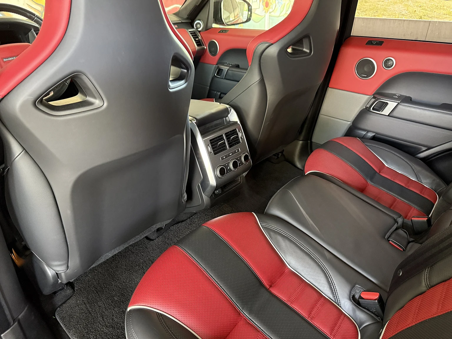 Interiörbild 2017 Range Rover Sport SVR (52)