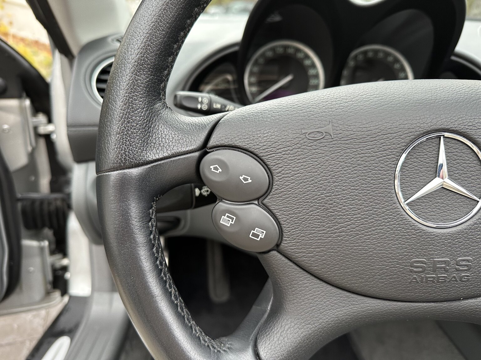 Interiörbild 2005 Mercedes-Benz SL 350
