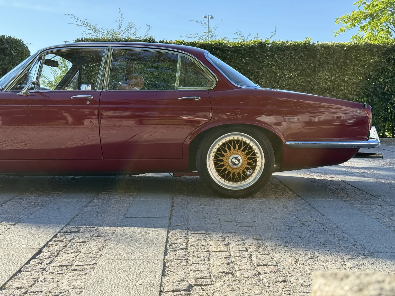 Exterior image of 1970 Jaguar XJ12 Performance (5)