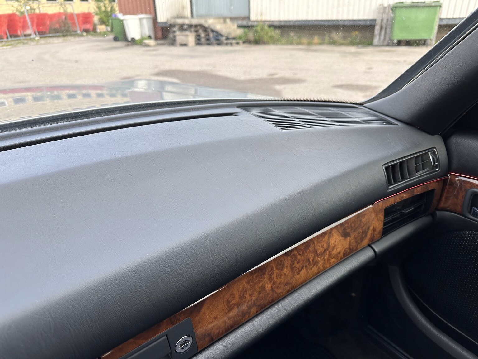 Innenraumfoto von 1987 Mercedes 300 SE
