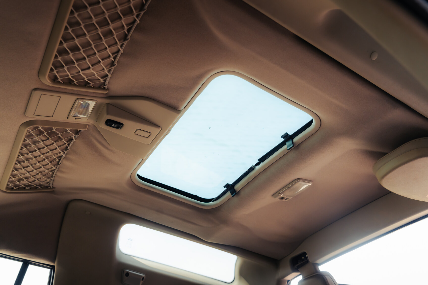 Interior image of 1999 Landrover Discovery II V8