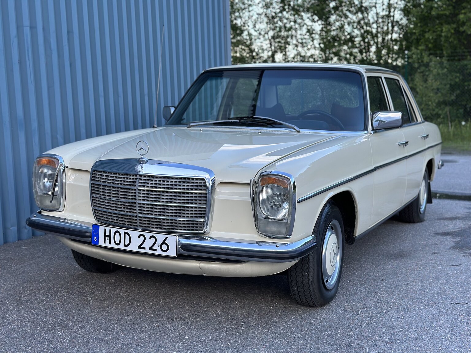 Aussenfoto 1974 Mercedes Benz 230.6