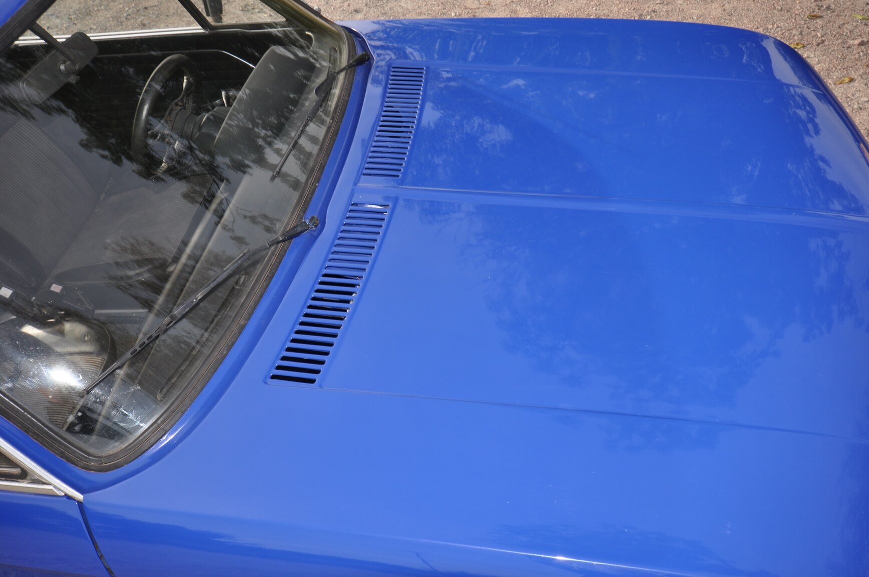 Exterior image of 1975 BMW 2002 Tii