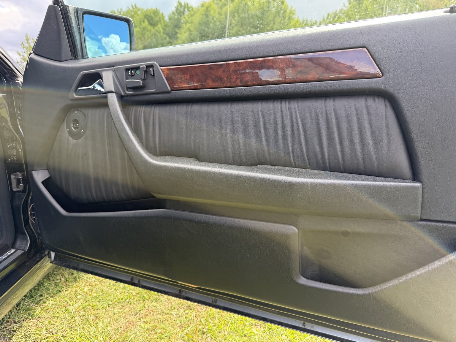 Interior image of 1990 Mercedes-Benz 300CE-24