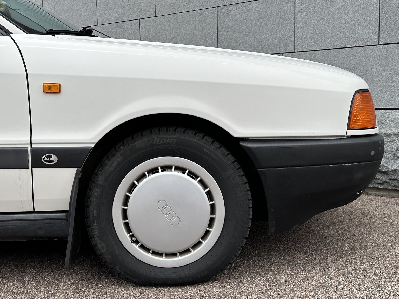 Exteriörbild på 1988 Audi 80 (54)