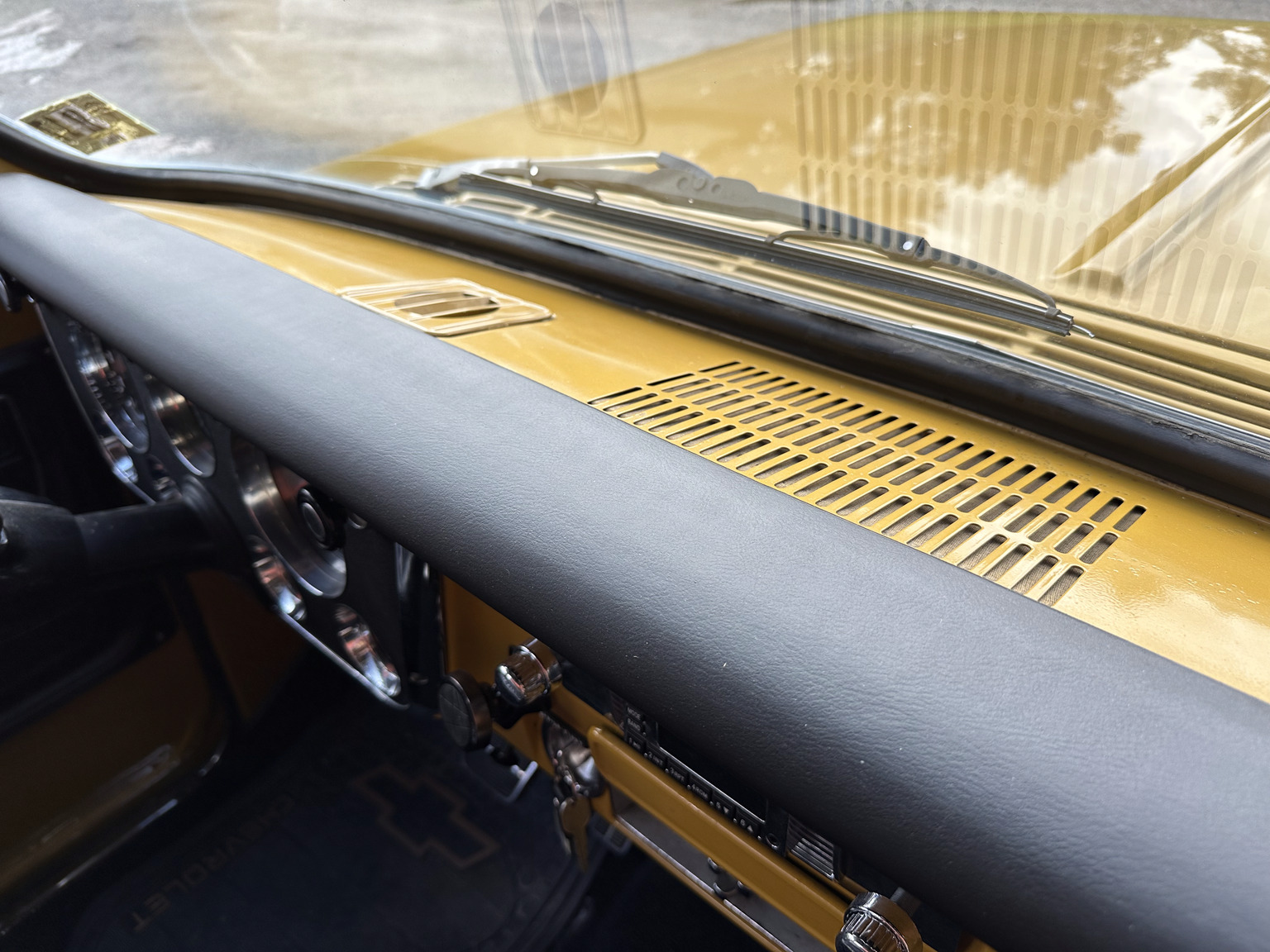 Interior image of 1972 Chevrolet C10 Cheyenne (36)