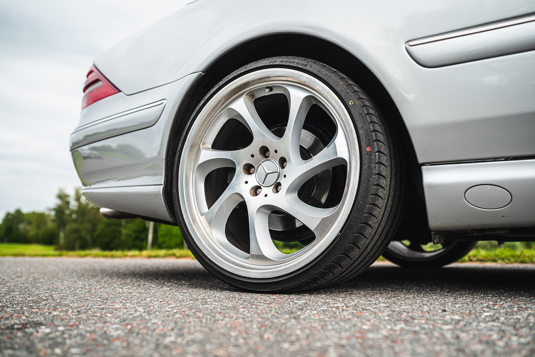 Exterior image of 2000 Mercedes-Benz CL 500