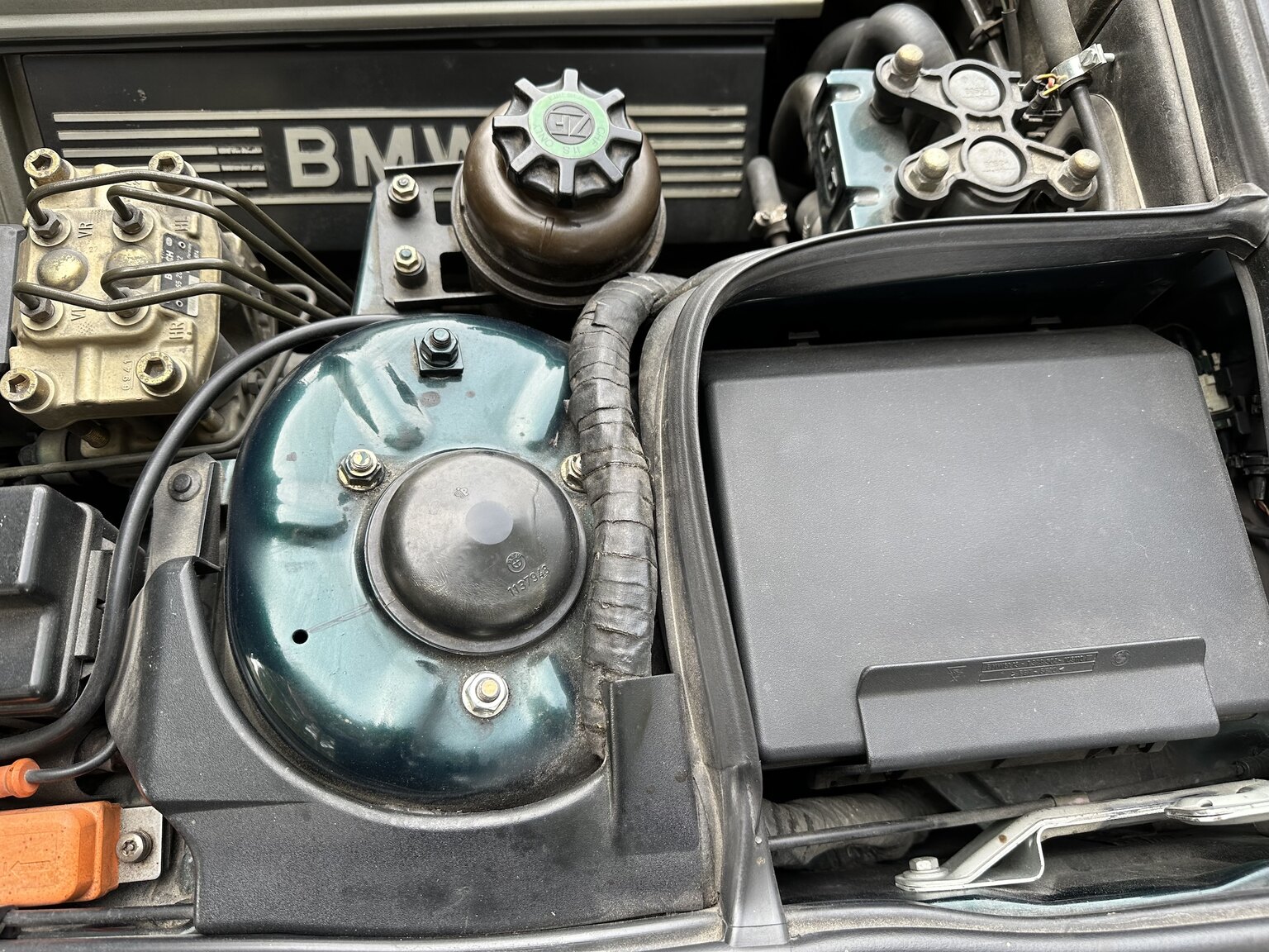 Image of 1992 BMW 740iA mechanics