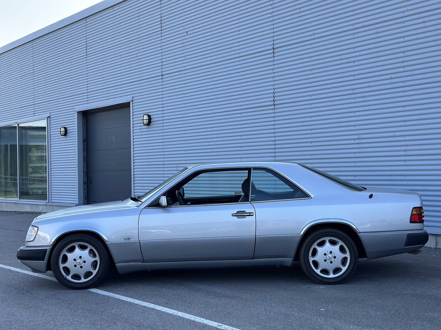 Exteriörbild på 1992 Mercedes-Benz 300 CE-24