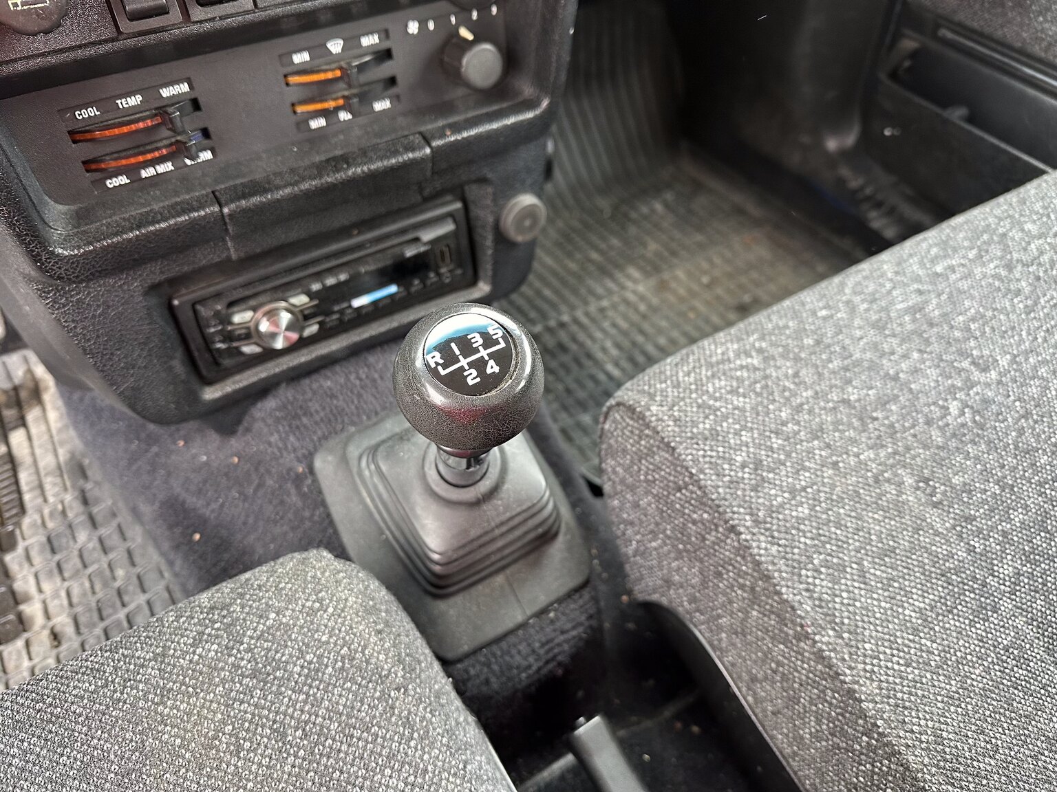 Innenraumfoto von 1990 Volvo 240 (13)