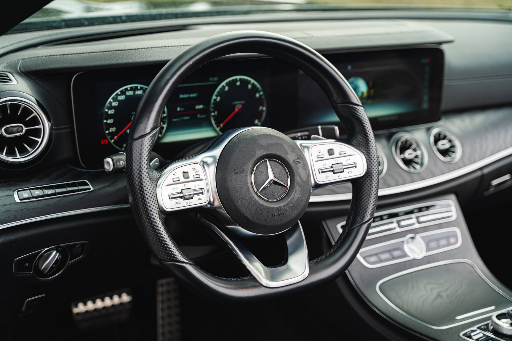 Interiörbild 2019 Mercedes-Benz E300 Cabriolet