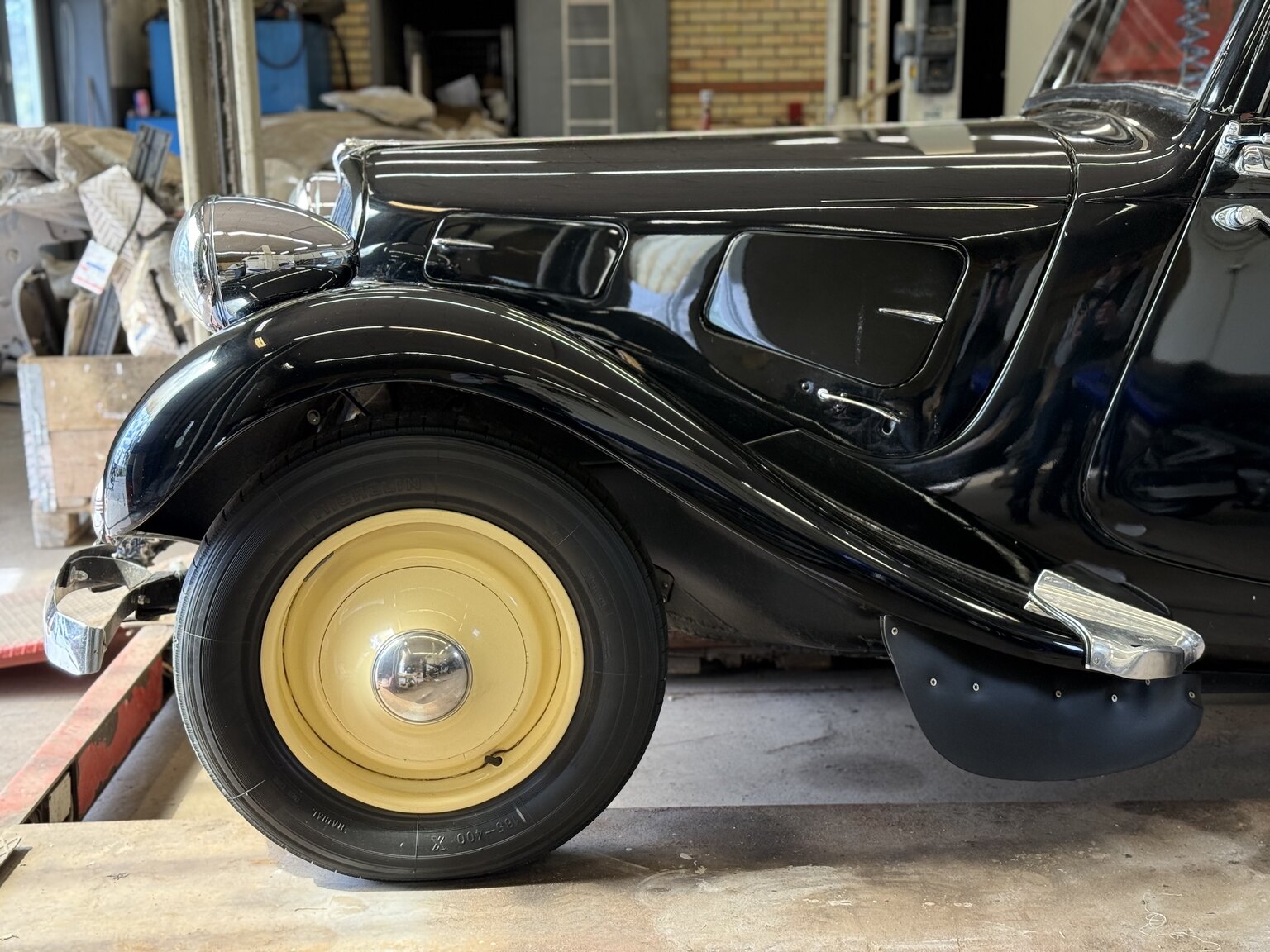 Exterior image of 1939 Citroën Berline 11 Sport Convertible