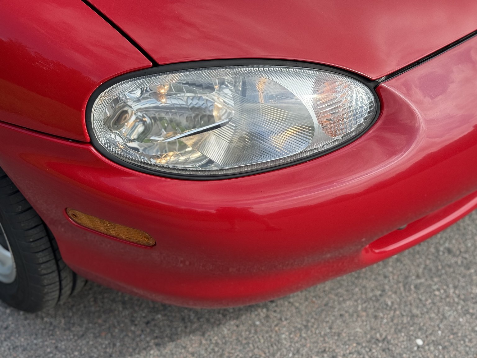 Exterior image of 1999 Mazda MX-5