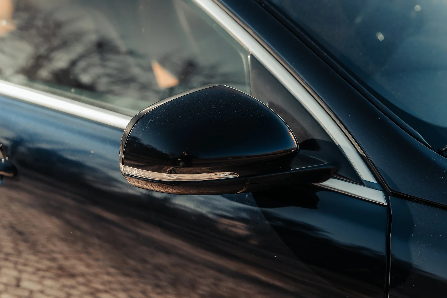 Exterior image of 2012 Jaguar XJ (61)