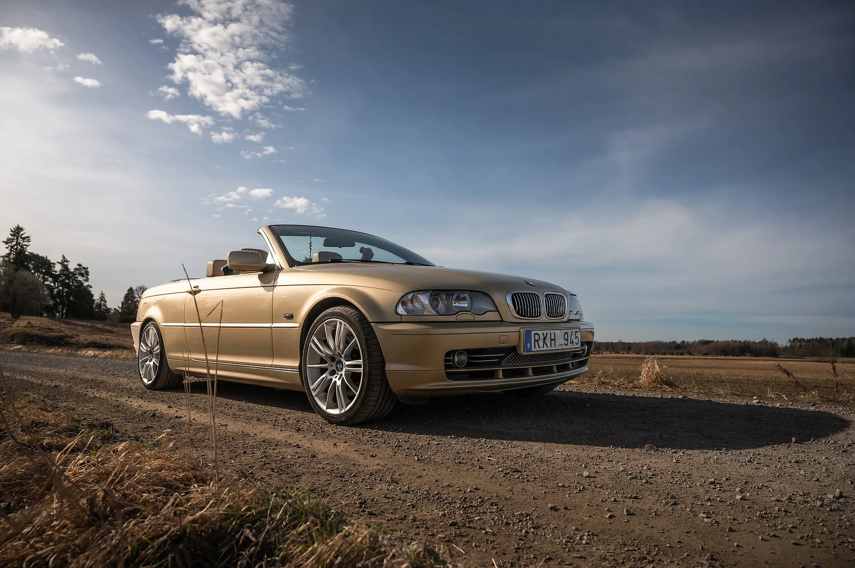 Exteriörbild på 2001 BMW 330 Ci (2)