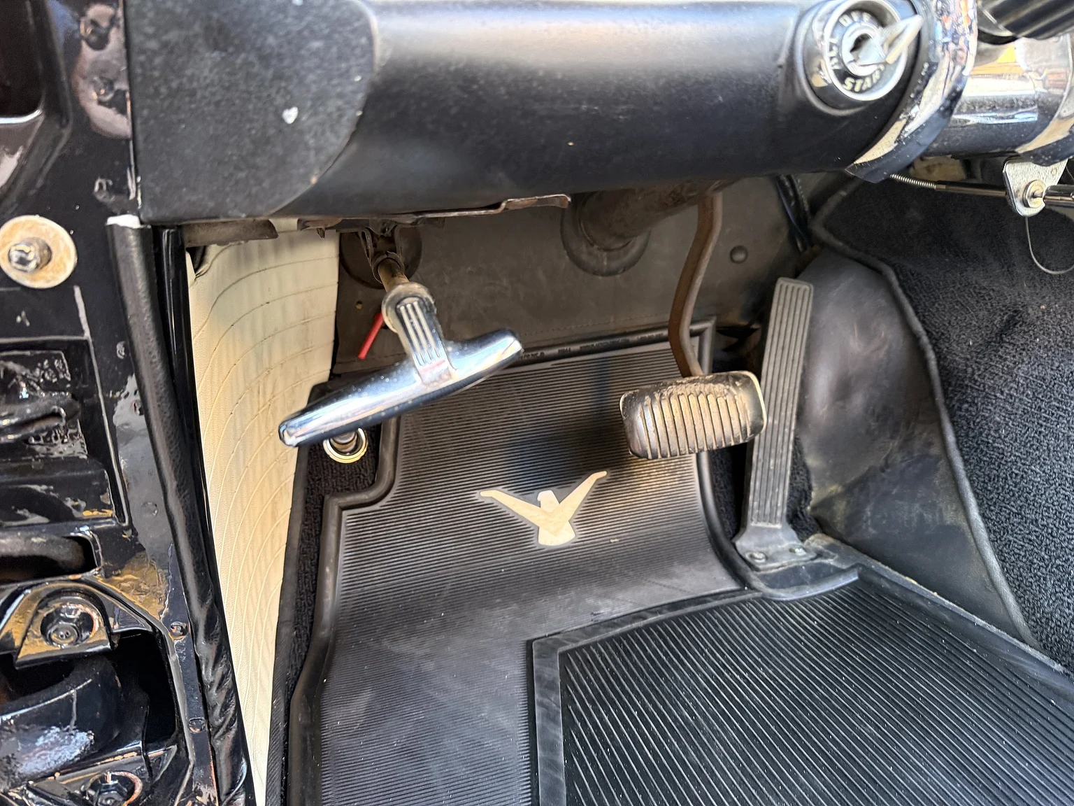 Interior image of 1955 Ford Thunderbird (14)