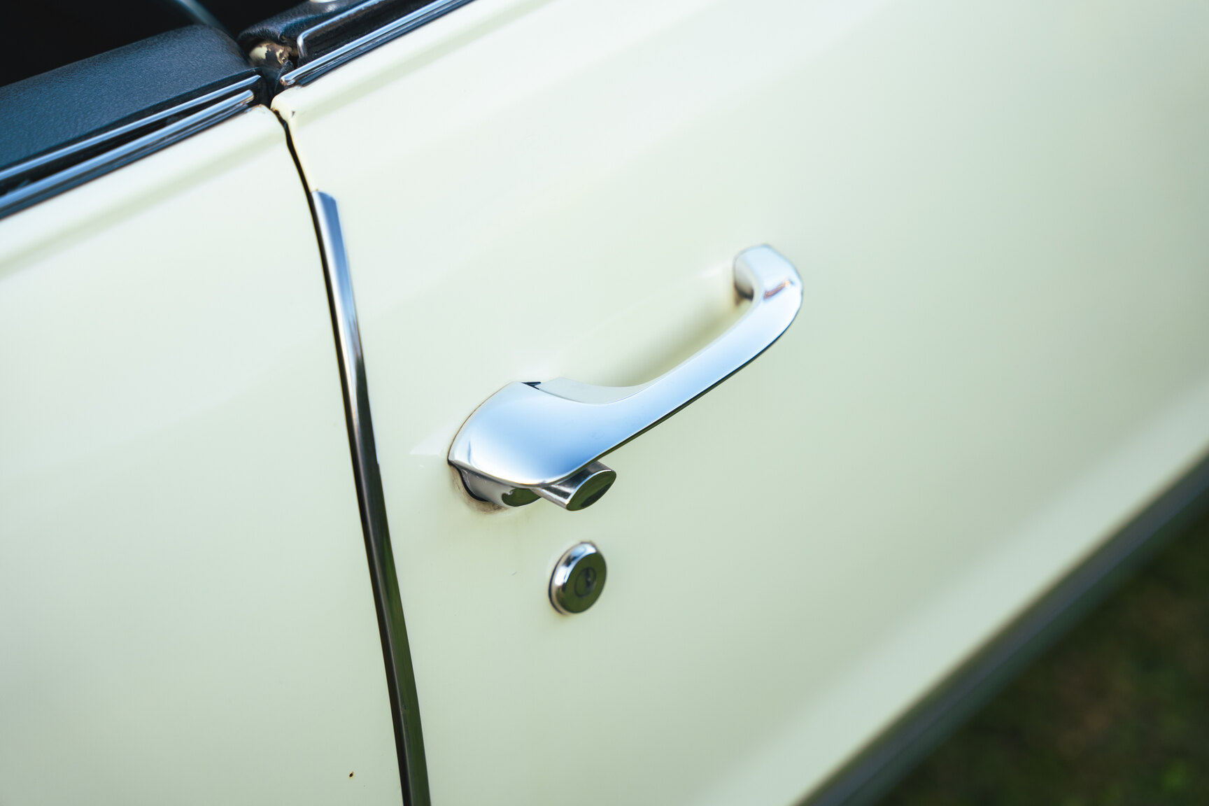 Exterior image of 1967 Oldsmobile Cutlass Supreme Cabriolet