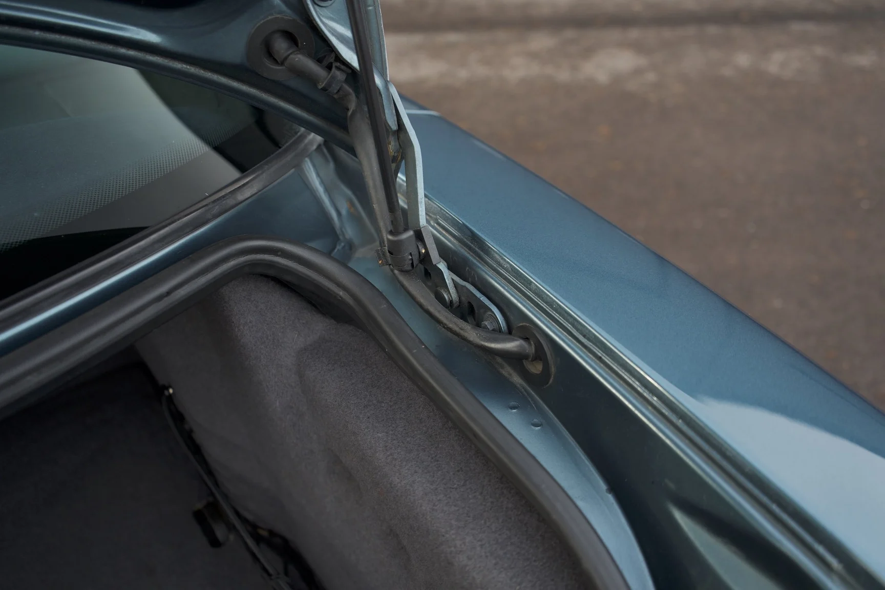 Interior image of 1992 BMW 850i 6-speed manual - 1 of 49 (65)