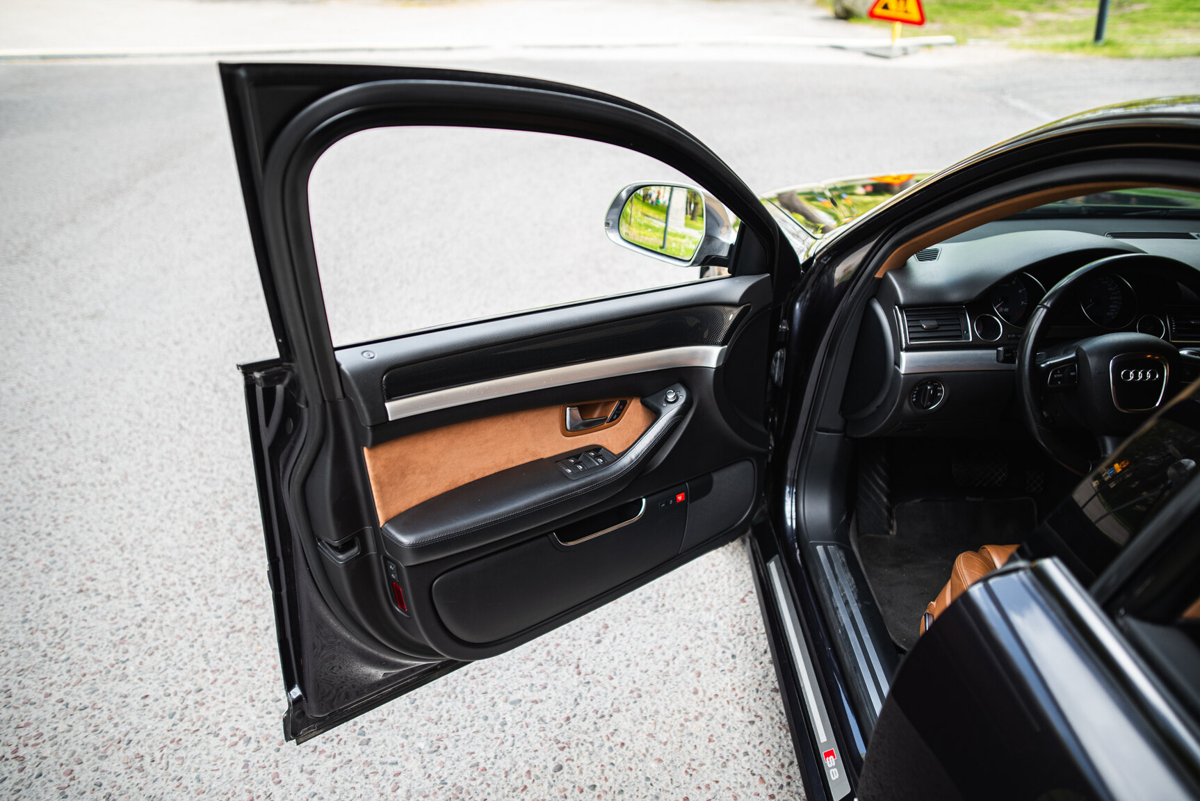 Interior image of 2009 Audi S8 5.2 V10 FSI Quattro