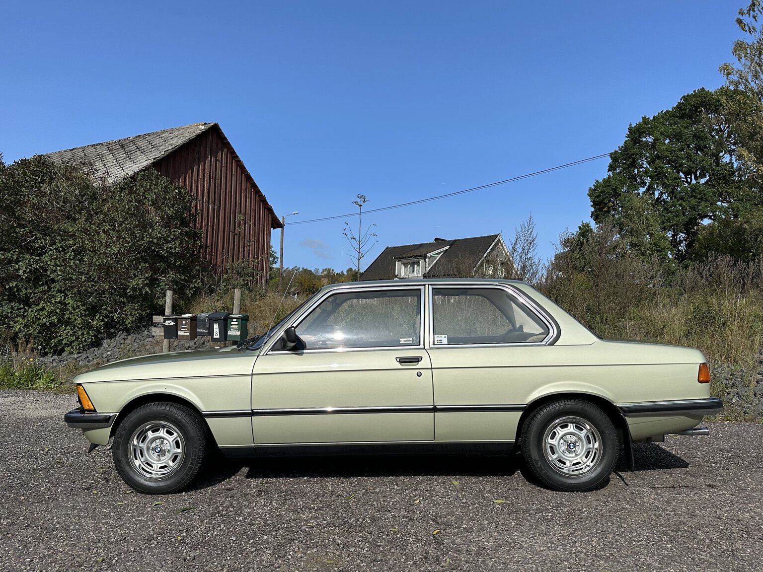Exterior image of 1980 BMW 320i E21