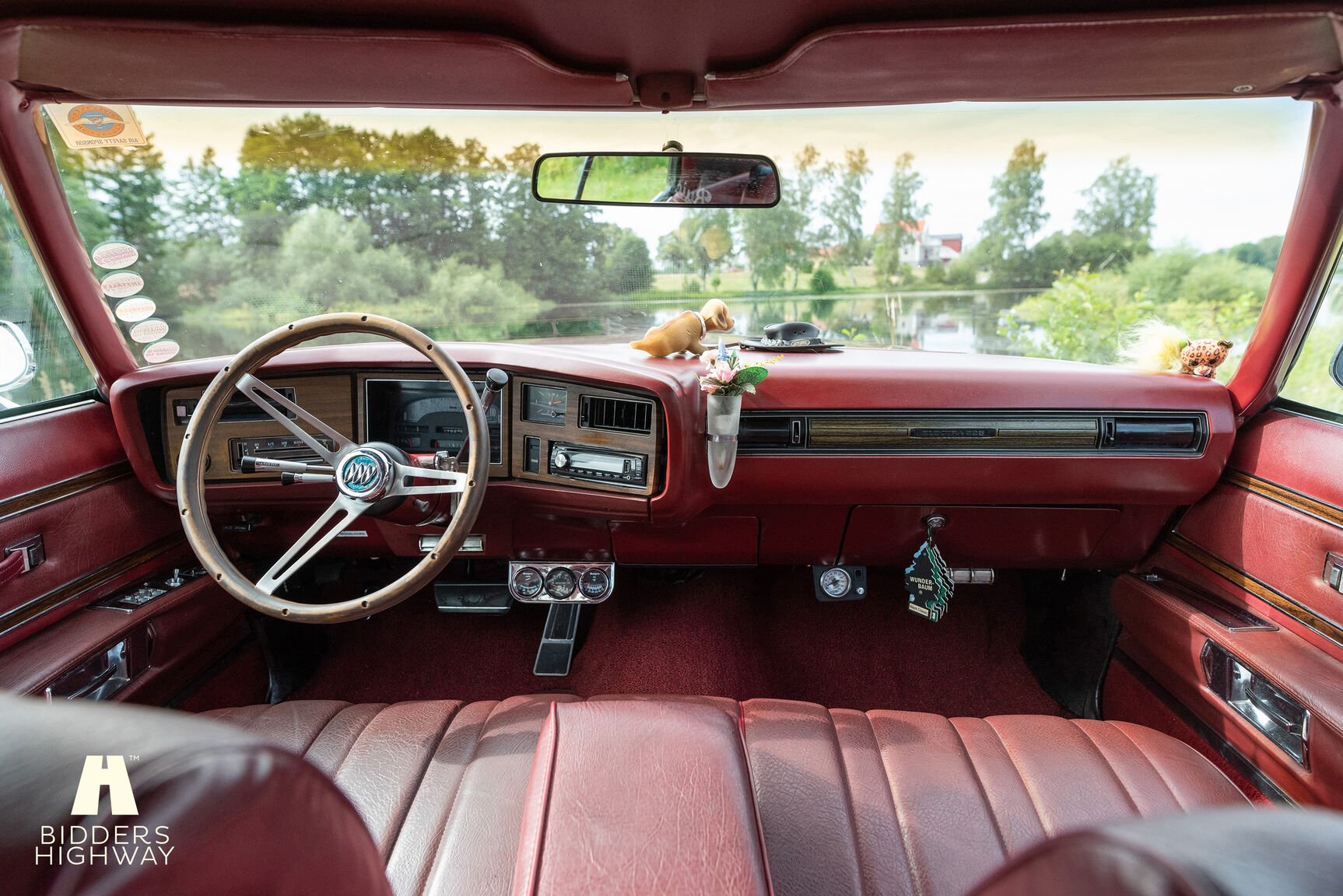 Interiörbild 1973 Buick Electra Custom 2D HT Coupe