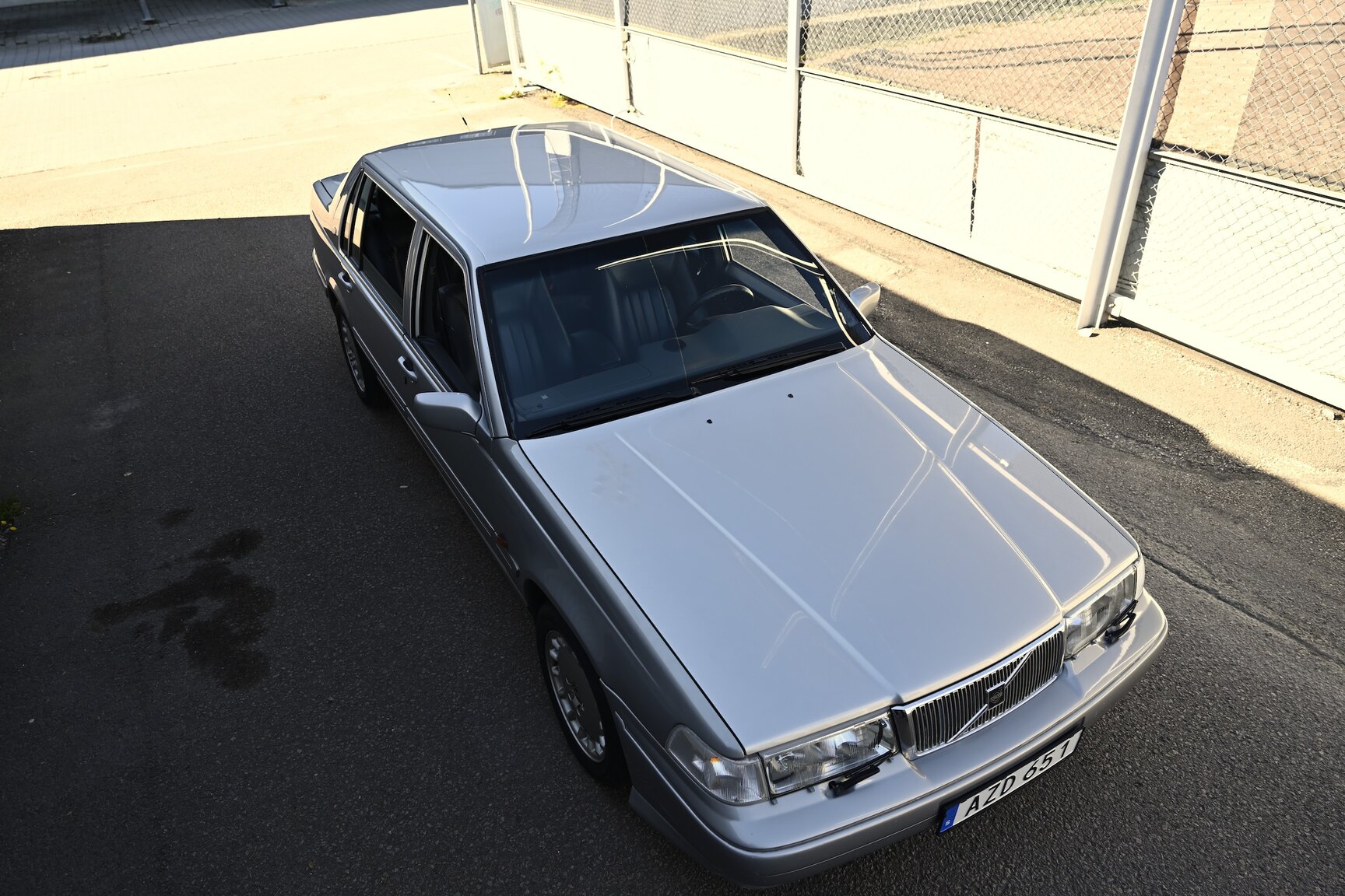 Exterior image of 1996 VOLVO 960 Executive