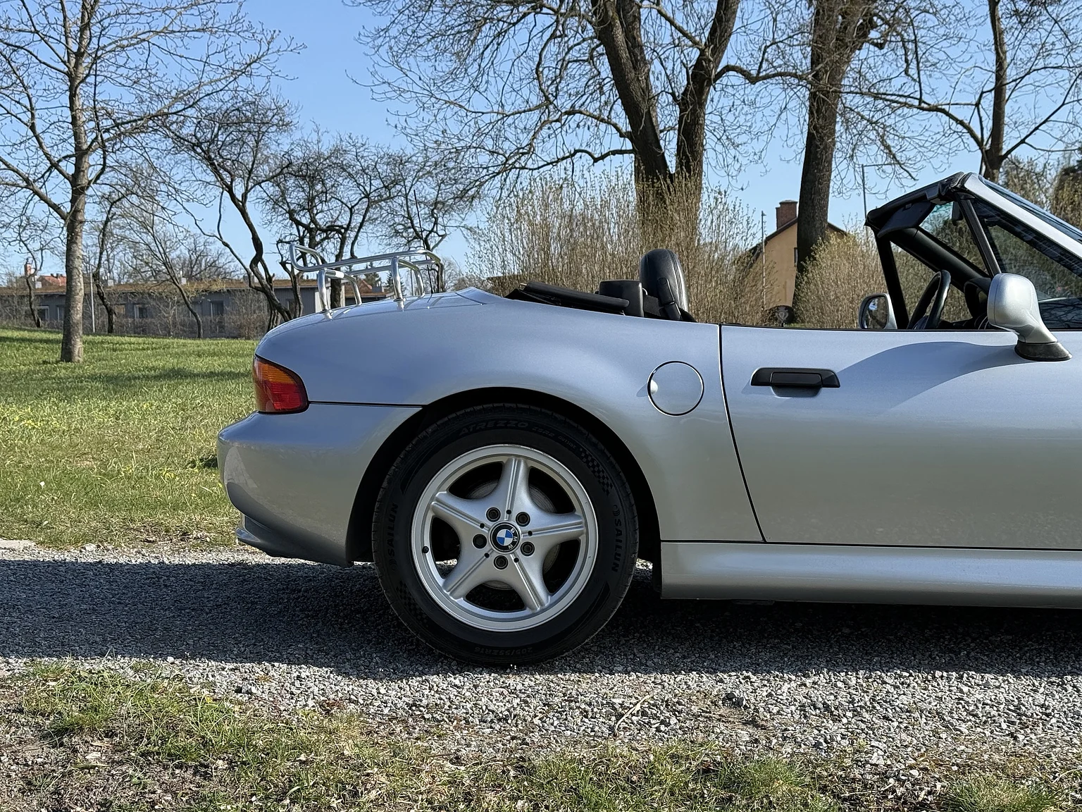 Exterior image of 1996 BMW Z3 1.8 Z3 (29)